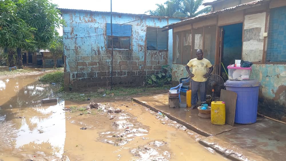 Perennial flooding: Angry residents of Dome Parakou block main road after downpour 2