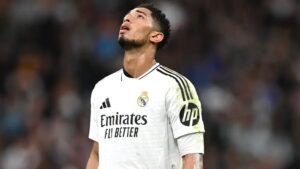 "Real Madrid's La Liga Title Hopes Take a Hit: Los Blancos Suffer Shock 2-1 Defeat to Valencia" 1