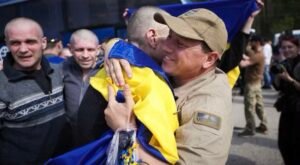 Russia and Ukraine Complete Largest Prisoner Exchange Deal,Free 1,000 Captives Each 2