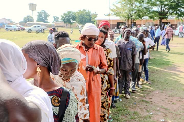 Ouattara, First Lady Vote In Ivory Coast's Presidential Election 4