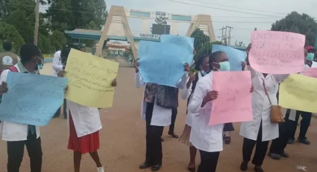 UNIJOS dental students protest against 10 years without graduation UNIJOS dental students protest against 10 years without graduation