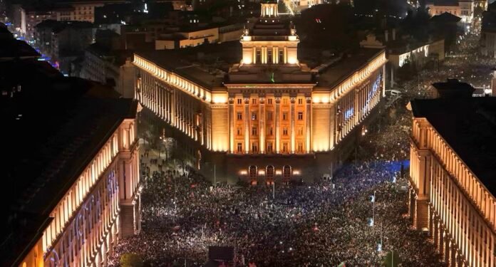 Bulgarians Stage Nationwide Protests as Pressure Mounts for Government Resignation Amid Corruption Claims Bulgarians Stage Nationwide Protests as Pressure Mounts for Government Resignation Amid Corruption Claims