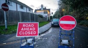 Man in His 20s Dies After Stabbing as Three Suspects Arrested in Surre,UK Man in His 20s Dies After Stabbing as Three Suspects Arrested in Surre,UK