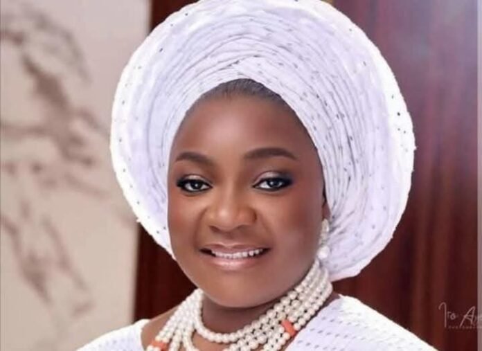 Bunmi Akinnaanu Bunmi Akinnaanu