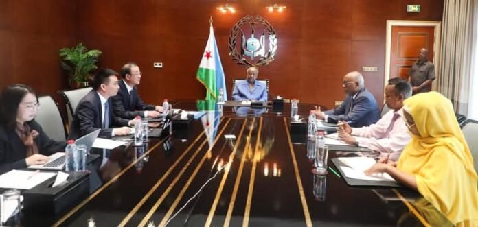 Ismail Omar Guelleh hosting the Chinese delegation 