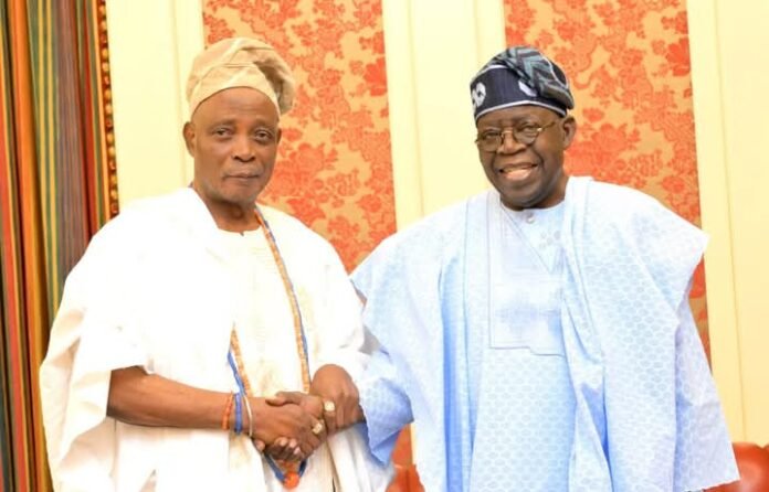 Bola Ahmed Tinubu (right) and Rashidi Ladoja (left)