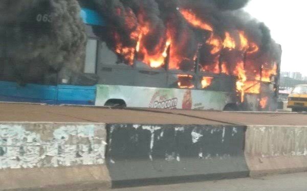 Nigeria: Bus Catches Fire on Third Mainland Bridge, Triggers Gridlock in Lagos