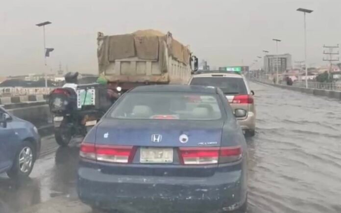 Nigeria: Light Rain Floods Maryland Bridge, Paralyzes Traffic Across Key Lagos Highways Nigeria: Light Rain Floods Maryland Bridge, Paralyzes Traffic Across Key Lagos Highways