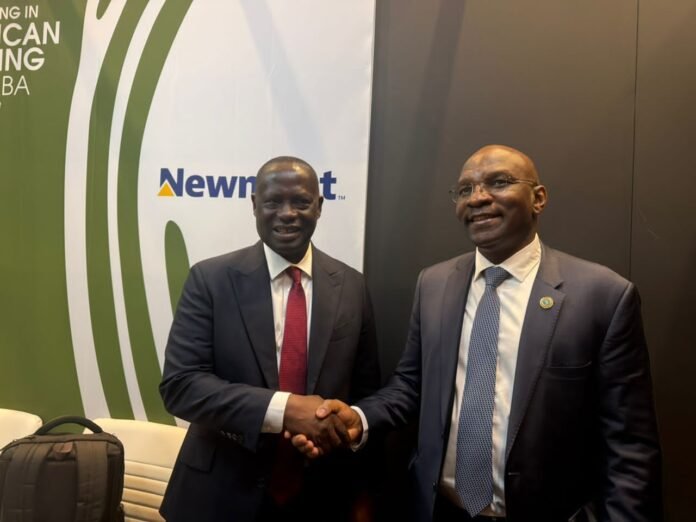 Emmanuel Armah Buah (left) with an Afreximbank rep