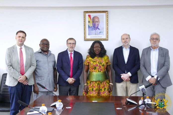 Elizabeth Ofosu-Adjare (third right) with GB Foods executives