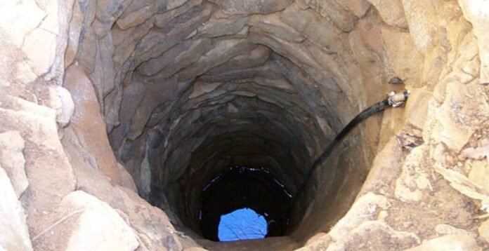 Man Suffocates in Well While Retrieving Burning Gas Cylinder