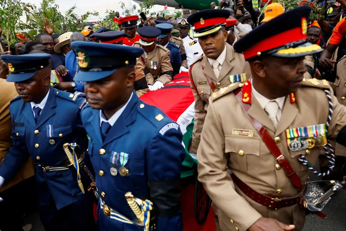 Kenya: Thousands of Mourners Besiege Airport To Welcome Raila Odinga's Body Home (Video) 3