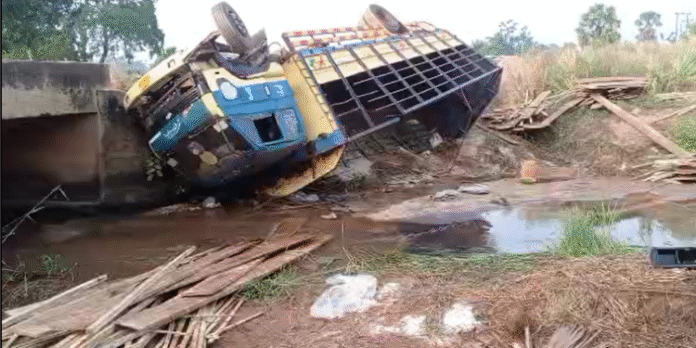 Ghana: One Person Dead, Several Others Injured As Truck Falls Into Broken Bridge