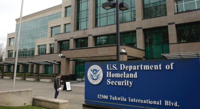 U.S. Offers Cash Incentive and Free Flights for Undocumented Migrants Who Choose to Depart U.S. Offers Cash Incentive and Free Flights for Undocumented Migrants Who Choose to Depart