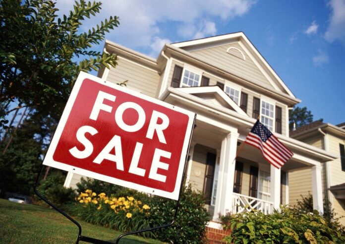 US Home Sellers Outnumber Buyers by 44% as Housing Market Tilts Further Toward Buyers US Home Sellers Outnumber Buyers by 44% as Housing Market Tilts Further Toward Buyers