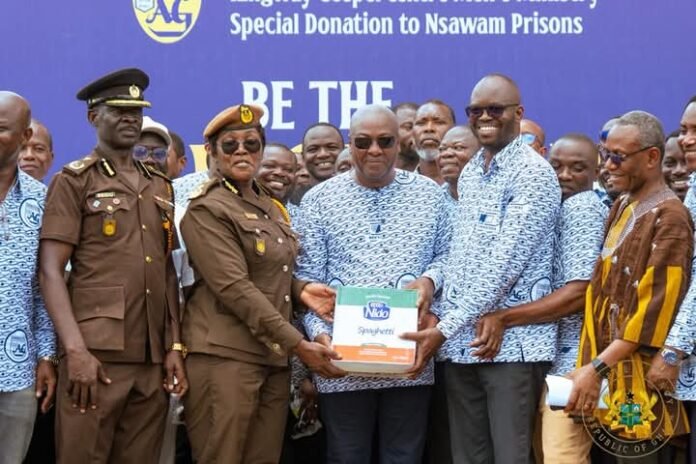 John Dramani Mahama making donations at the Nsawam Prison