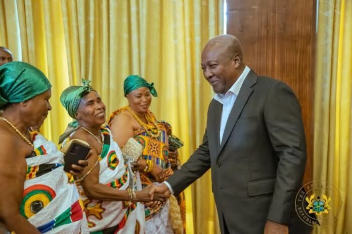 John Dramani Mahama (right) interacting with some members of the delegation