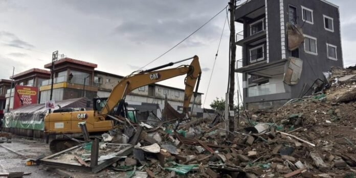 Building collapse in Avenor