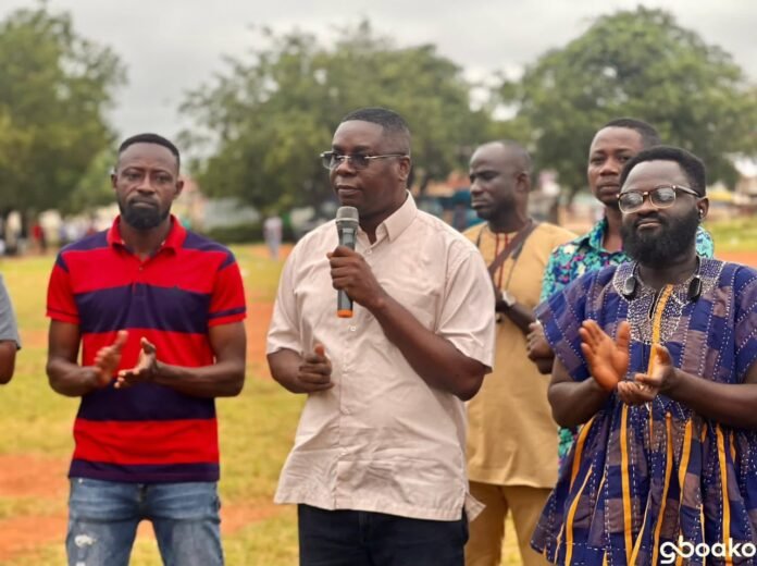 Dr Gideon Boako addressing members of the Association 